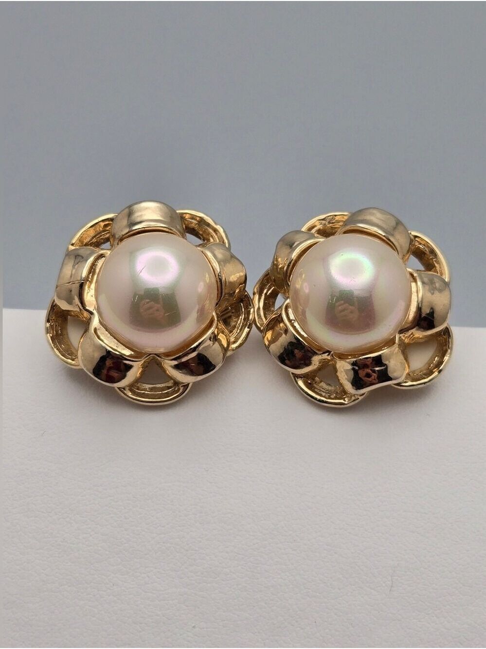 Vintage Gold Tone Faux Pearl Button Earrings 1980s Mabe Pearl Style 1”
